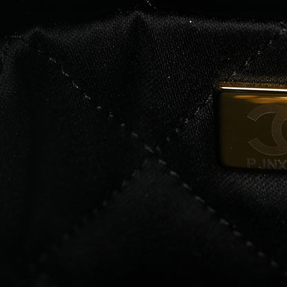 Shiny Calfskin Quilted Pearl CC Chain Mini Chanel 22 Black