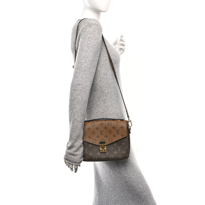 Reverse Monogram Pochette Metis