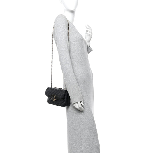 Calfskin Matelasse Medium GG Marmont Shoulder Bag Black